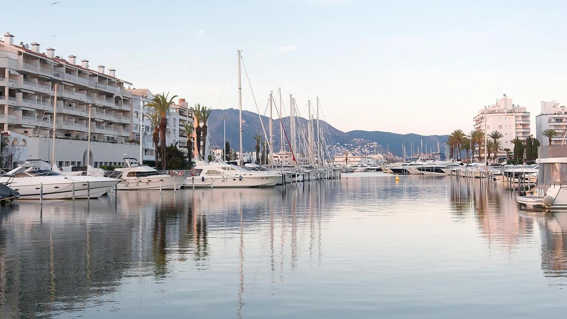 Apartment Welcs Estudio 229 Emp Con Vista Al Canal Empuriabrava